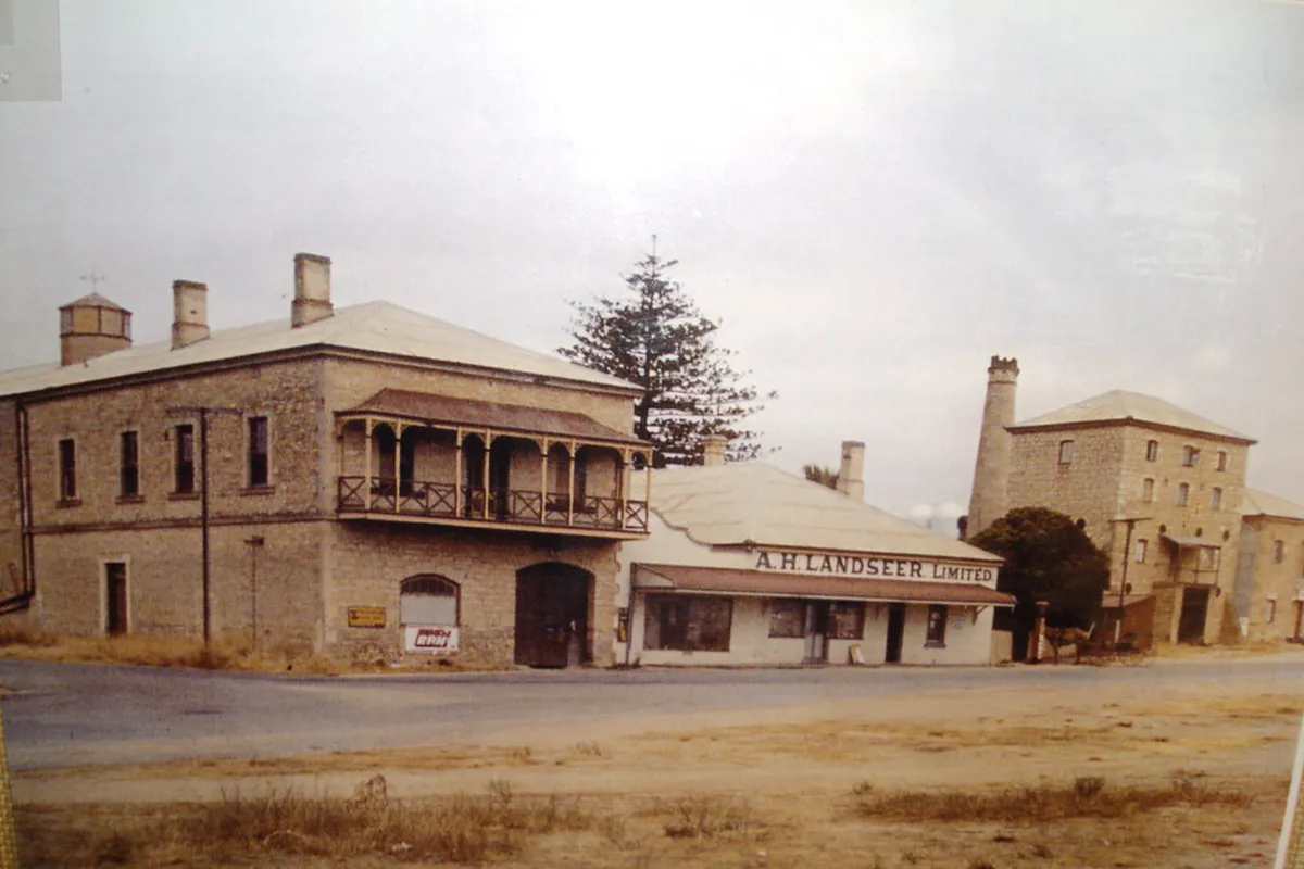 West Lake Free Walking Route: Hangzhou Budget Guide 2026