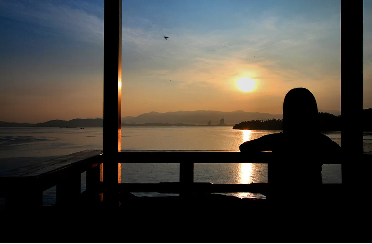 Watching Sunset at Pantai Tirang: Best Seasonal Guide
